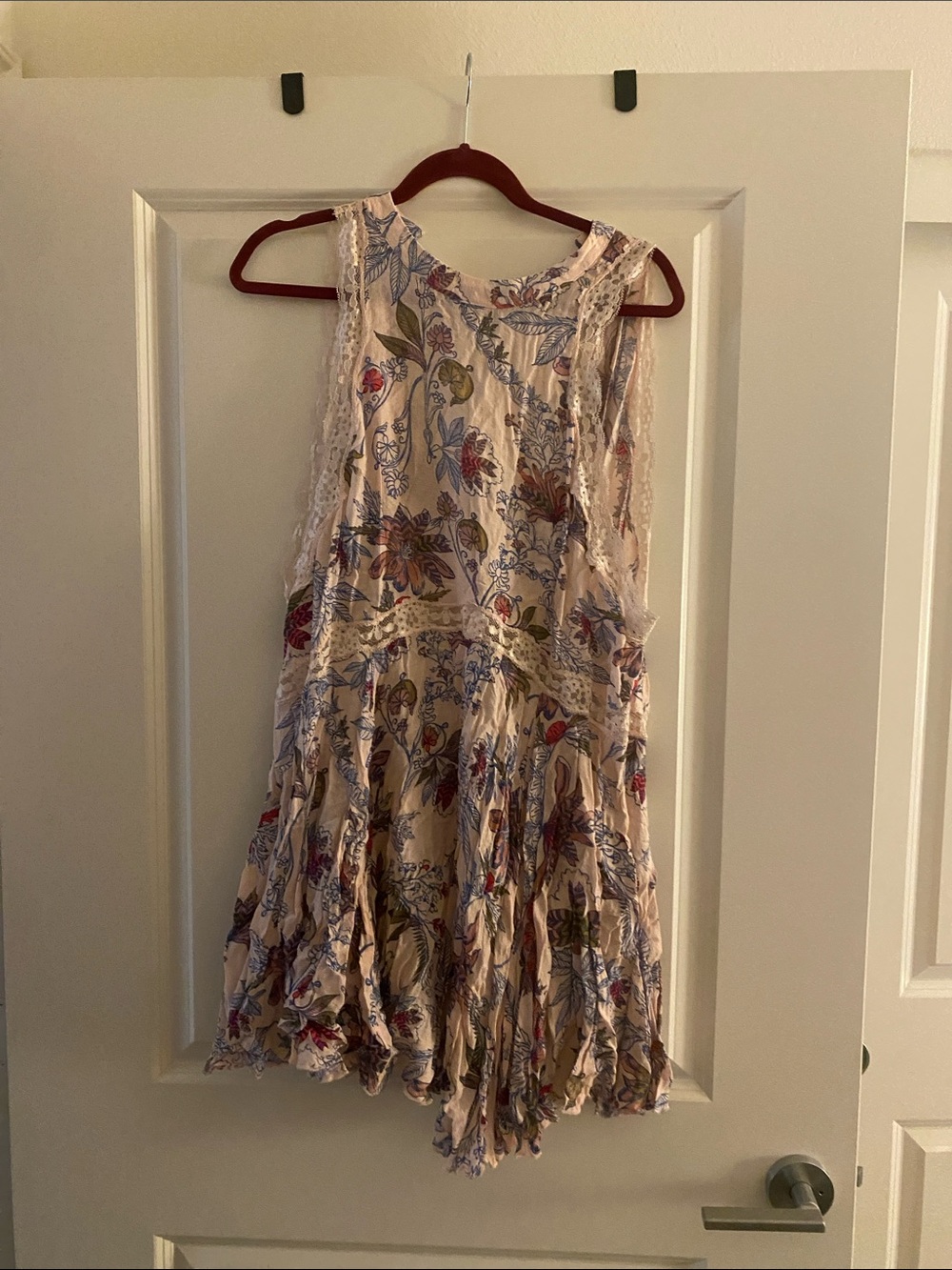 Floral Lace-Trim Sleeveless Sundress in Cream